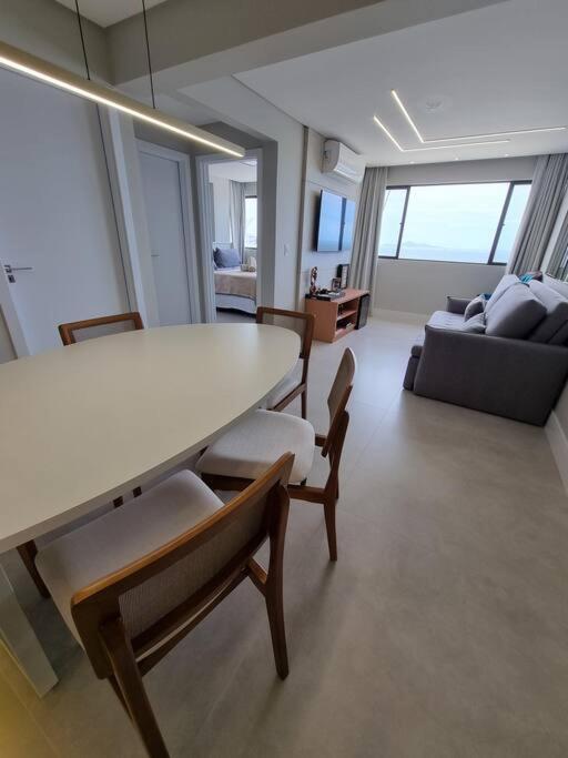 Lindo Apto Frente Mar Novinho 2suites+garagem * Balneario Camboriu